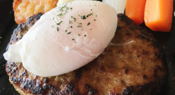 青森の迎賓館「ホテル青森」のカフェでハンバーグランチをいただきました